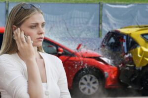 Car Crash Phone Call Woman Girl - Tumisu / Pixabay